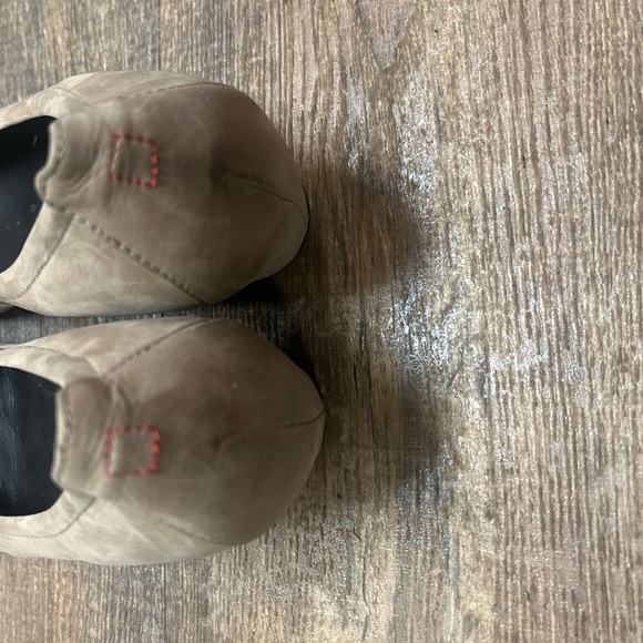 HOGL NWOT 7 Suede wedges with stone/feather embellishments - Picture 10 of 15